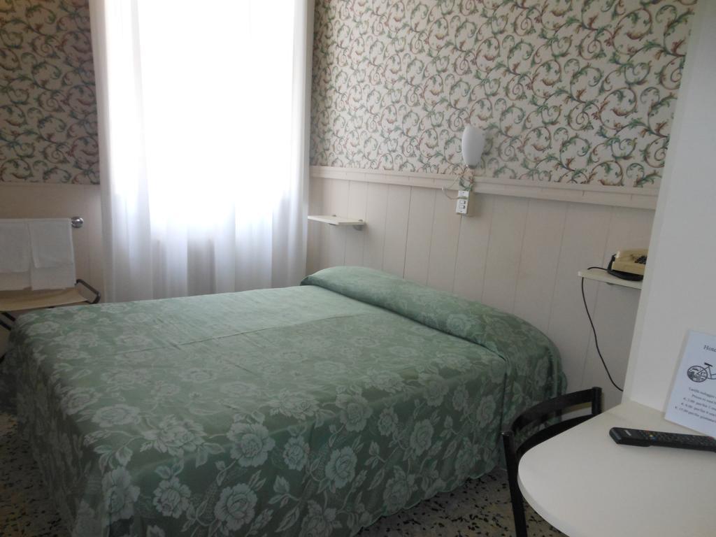 Hotel Stipino Lucca Cameră foto